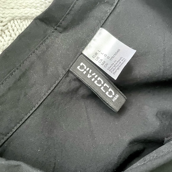 NWOT H&M Divided Women’s Black Button Down Shirt with Belt Size L - Picture 3 of 8